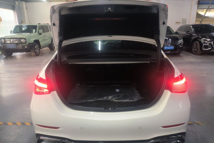 奔驰C级 2025款 改款 C 200 L 运动版局部细节23