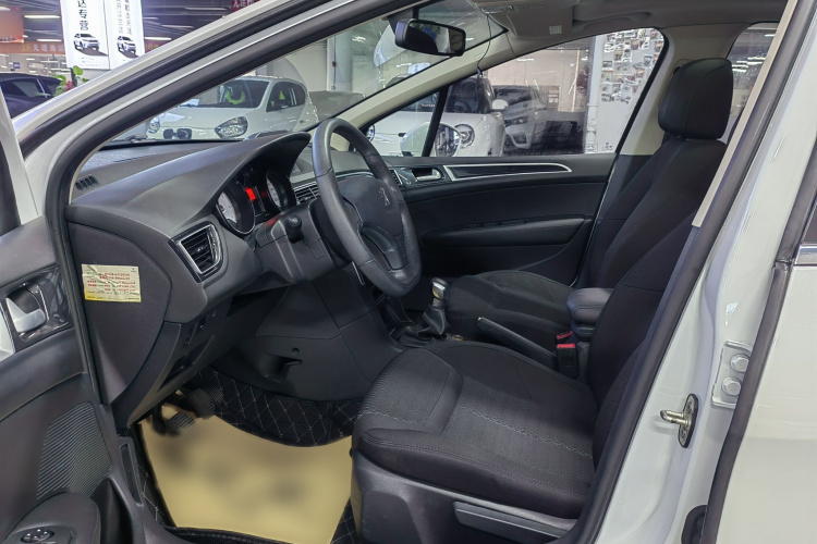 标致308 2014款 乐享版 经典 1.6L 手动风尚型中控内饰7002