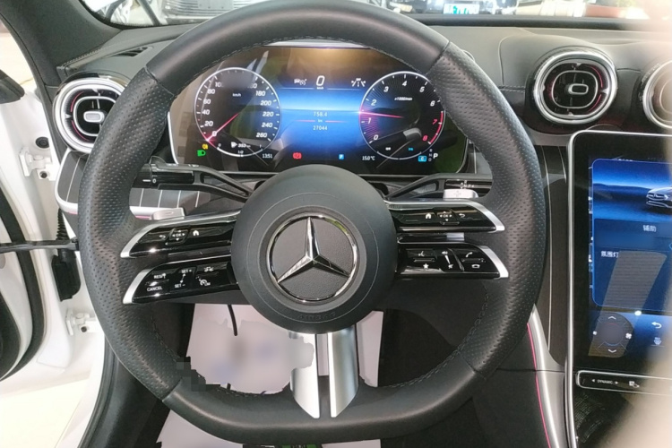 奔驰C级 2023款 C 260 L 运动版中控内饰13
