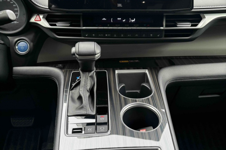 丰田 格瑞维亚 2023款 2.5L混动 旗舰VIP版中控内饰7005