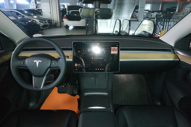 特斯拉 Model Y 2022款 改款 后轮驱动版中控内饰12