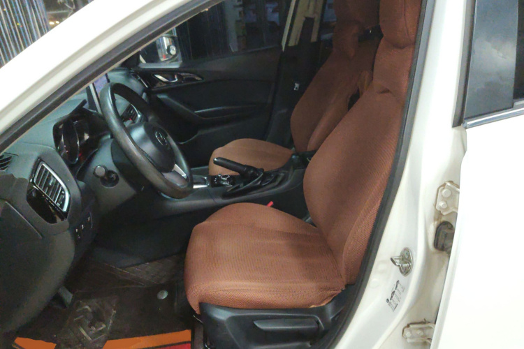 马自达3 昂克赛拉 2016款 三厢 1.5L 自动舒适型中控内饰19