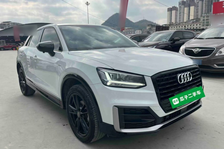 奥迪Q2L 2021款 35 TFSI 时尚动感型车身外观3