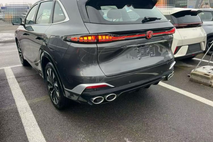 长安CS75 PLUS 2025款 第四代 UItra 2.0T 新蓝鲸 擎风型车身外观6007