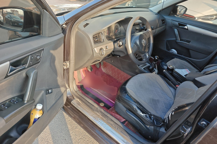 大众 朗逸 2013款 改款经典 1.6L 手动风尚版中控内饰20