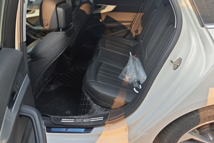 奥迪A4L 2020款 40 TFSI 时尚动感型中控内饰21