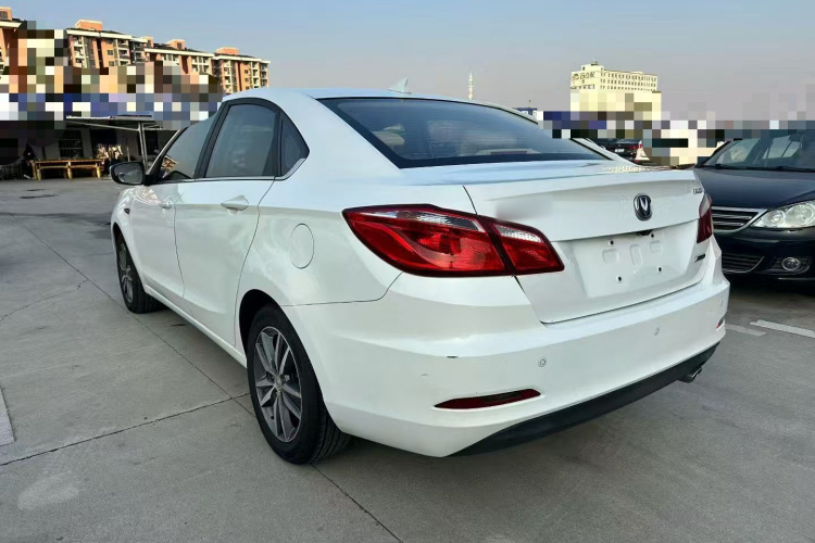 长安 逸动 2016款 1.6L 手动风尚型车身外观6004