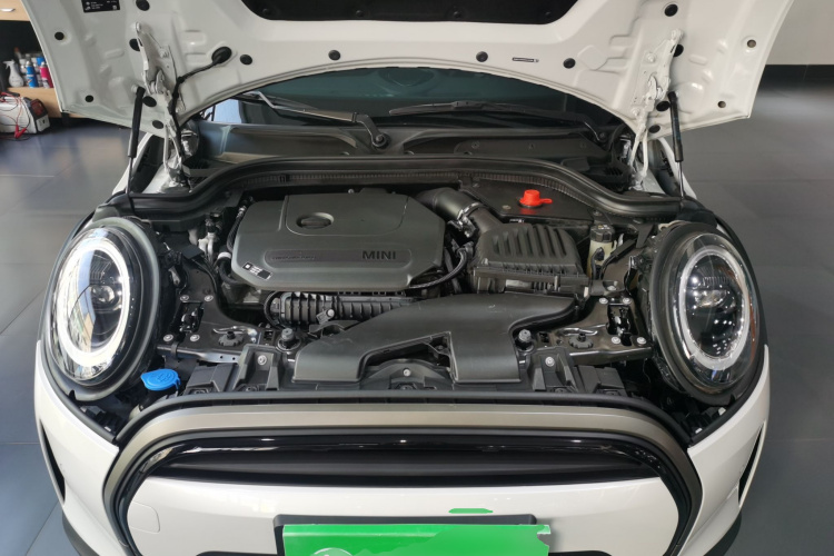 MINI 2023款 1.5T COOPER 国王十字特别版 五门版机舱底盘24