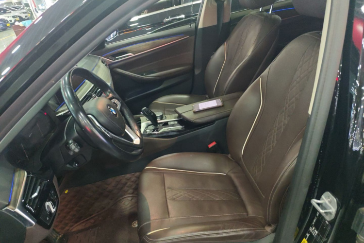 宝马5系新能源 2019款 改款 530Le 豪华套装中控内饰19