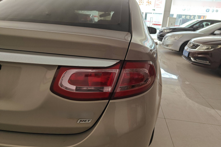 菲亚特 菲翔 2012款 1.4T 自动劲享版车身外观9