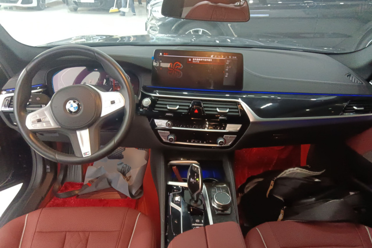 宝马5系 2022款 改款二 525Li M运动套装中控内饰7002