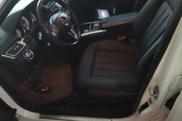 奔驰E级 2015款 改款 E 260 L 运动型中控内饰19