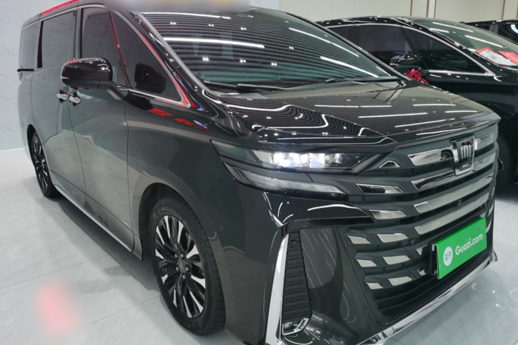 丰田 威尔法 2024款 皇冠 双擎 2.5L 至尊行政版车身外观3