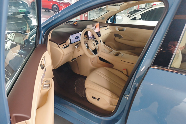 鸿蒙智行 尚界H5 2025款 增程 Max中控内饰7003