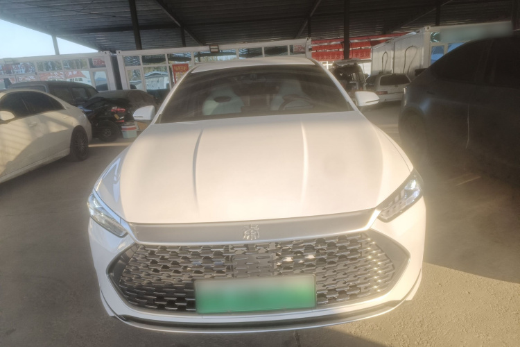 比亚迪 秦PLUS 2024款 荣耀版 DM-i 55KM领先型车身外观2