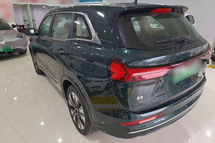 蓝电E5 PLUS 2025款 120km 标准旅行定制版 7座车身外观4