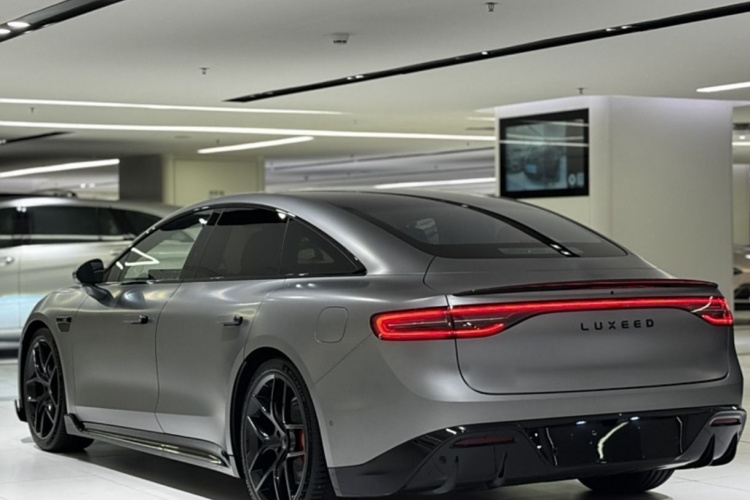 鸿蒙智行 智界S7 2025款 703km Ultra运动版车身外观6004