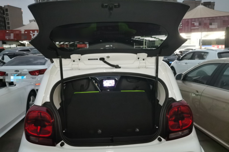 荣威 科莱威CLEVER 2021款 302km新四座超能版机舱底盘23