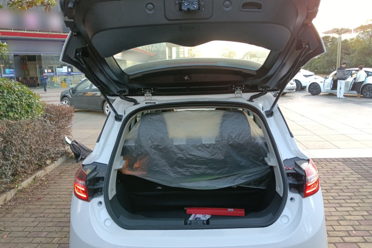 江铃集团新能源 易至EV3 2025款 Plus 330KM舒适型机舱底盘23