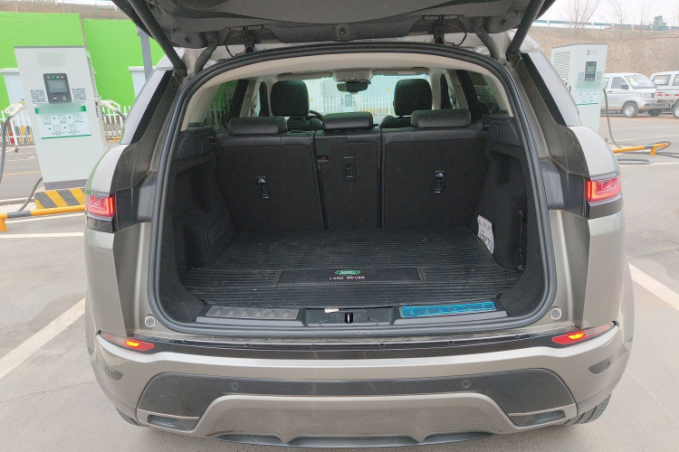 路虎 揽胜极光新能源 2022款 极光L P300e 插电式电动混合版机舱底盘23