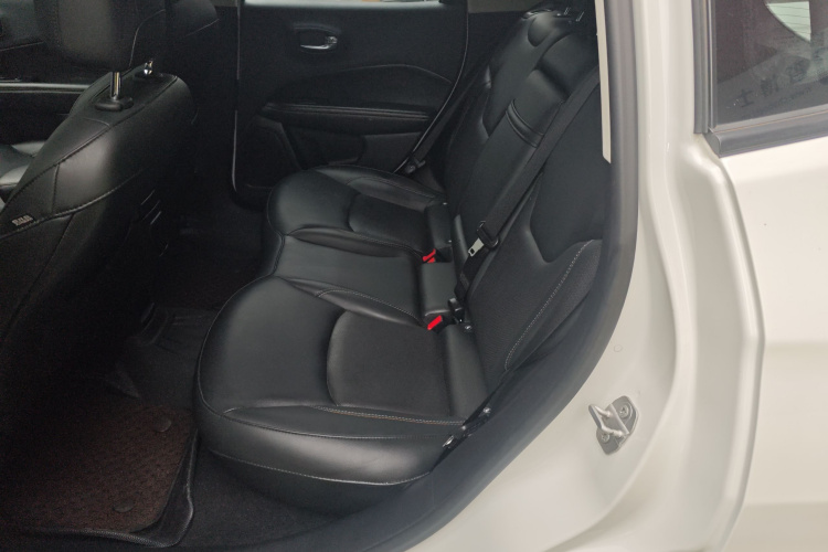 Jeep 指南者 2019款 200T 自动家享四驱-互联大屏版中控内饰7004