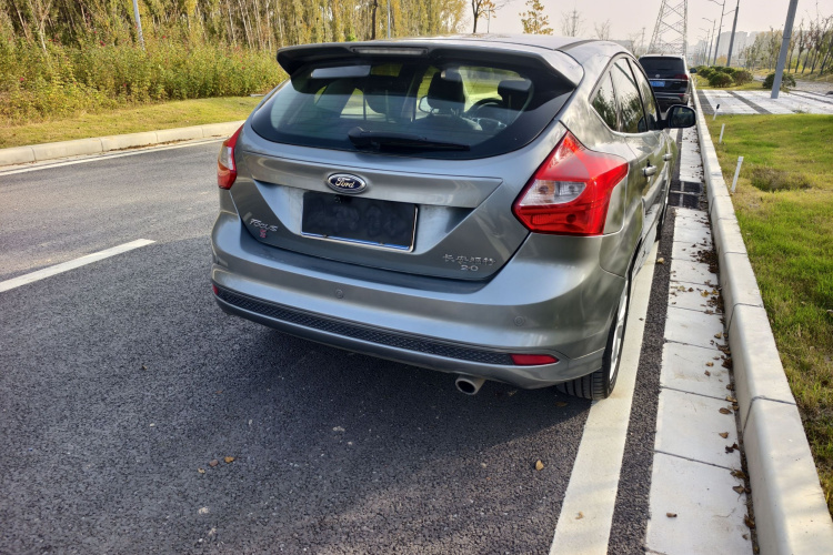 福特 福克斯 2012款 两厢 2.0L 手动豪华运动型车身外观6015