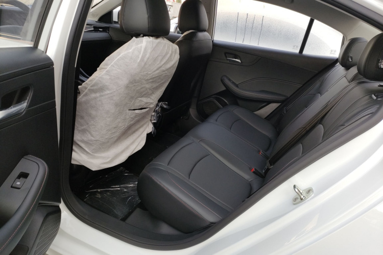 荣威i5 2023款 1.5L CVT豪华版中控内饰7004