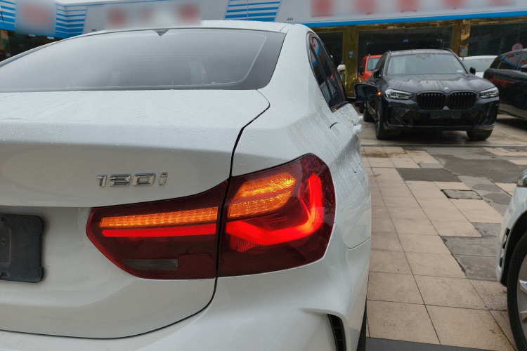 宝马1系 2023款 120i M运动曜夜版车身外观9