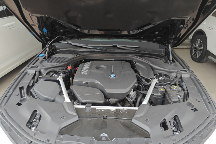 宝马5系 2019款 530Li 尊享型 豪华套装机舱底盘24