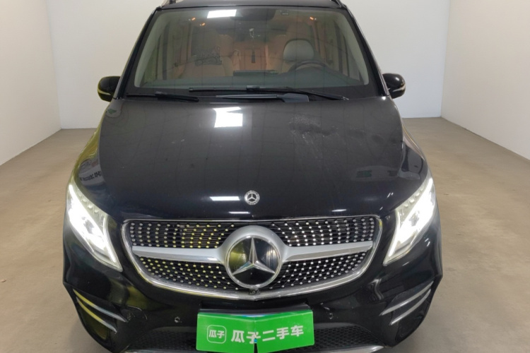 奔驰V级 2020款 V 260 L 长轴距豪华版车身外观2