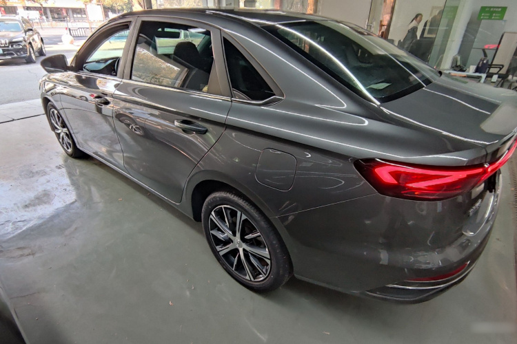 吉利汽车 帝豪 2022款 第4代 1.5L CVT尊贵型车身外观4