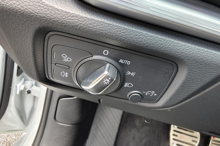 奥迪A3 2018款 30周年年型 Limousine 40 TFSI 运动型中控内饰7006