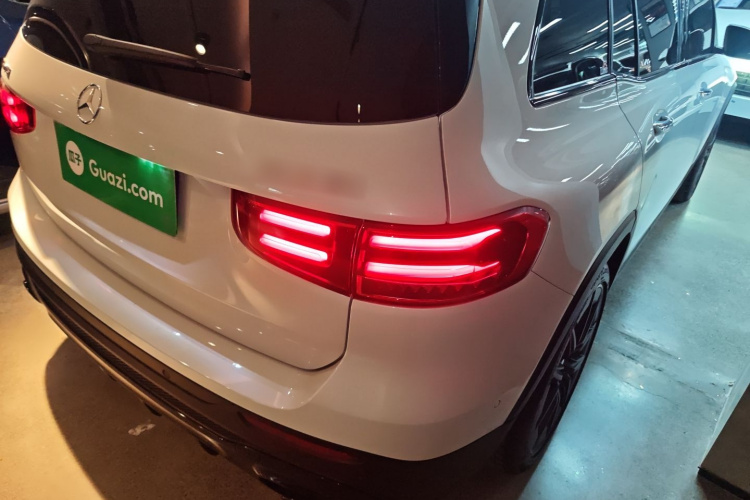 奔驰GLB AMG 2024款 AMG GLB 35 4MATIC车身外观9