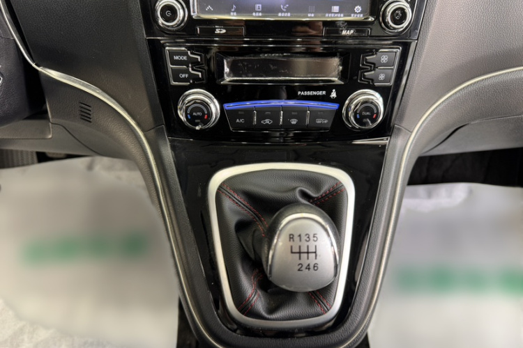 哈弗H6 2016款 升级版 1.5T 手动两驱精英型中控内饰7010