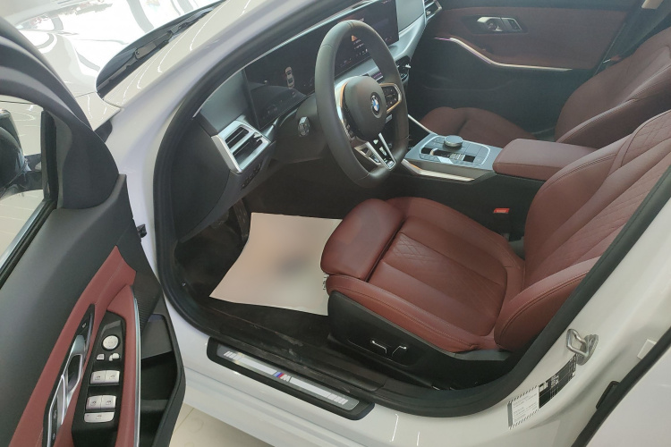 宝马3系 2025款 325i M运动套装中控内饰20