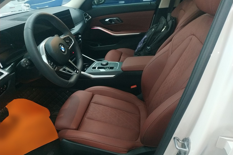 宝马3系 2025款 325Li M运动套装中控内饰19