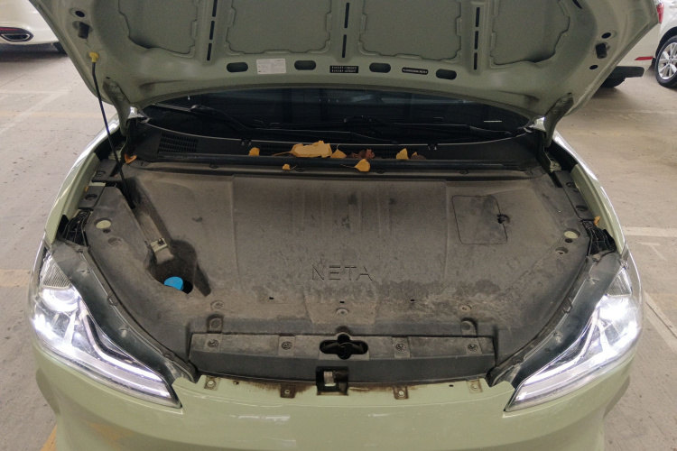 哪吒汽车 哪吒V 2022款 潮 400 Lite机舱底盘24