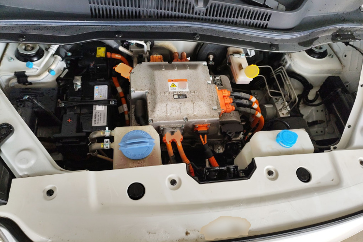 零跑汽车 零跑T03 2020款 400轻享版机舱底盘24