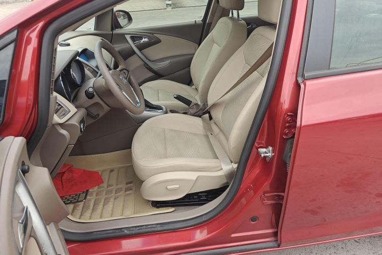 别克 英朗 2013款 GT 1.6L 自动时尚版中控内饰19