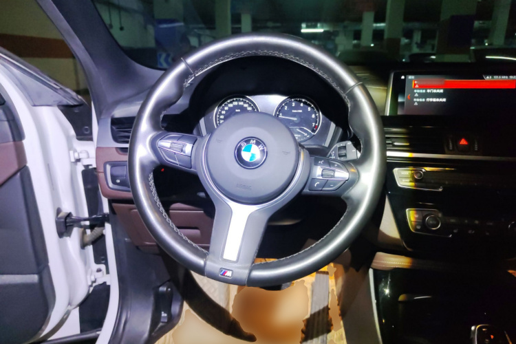 宝马X2 2020款 sDrive25i 领先型M越野套装中控内饰13