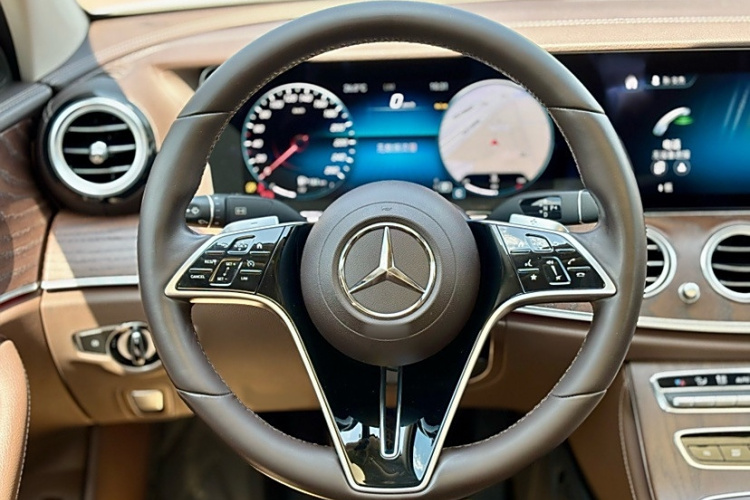 奔驰E级 2023款 E 260 L车身外观6014