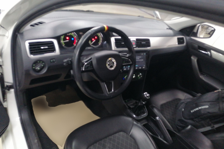 斯柯达 昕锐 2019款 1.5L 手动舒适版 国V中控内饰12