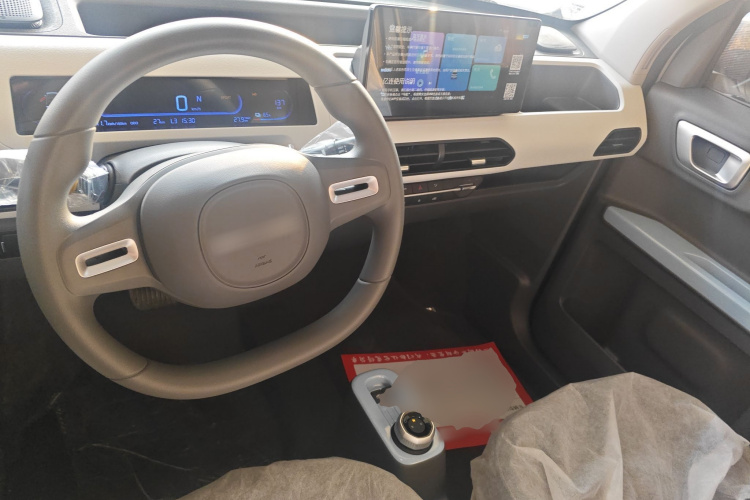 吉利银河 2024款 熊猫mini 200km 耐力熊中控内饰12