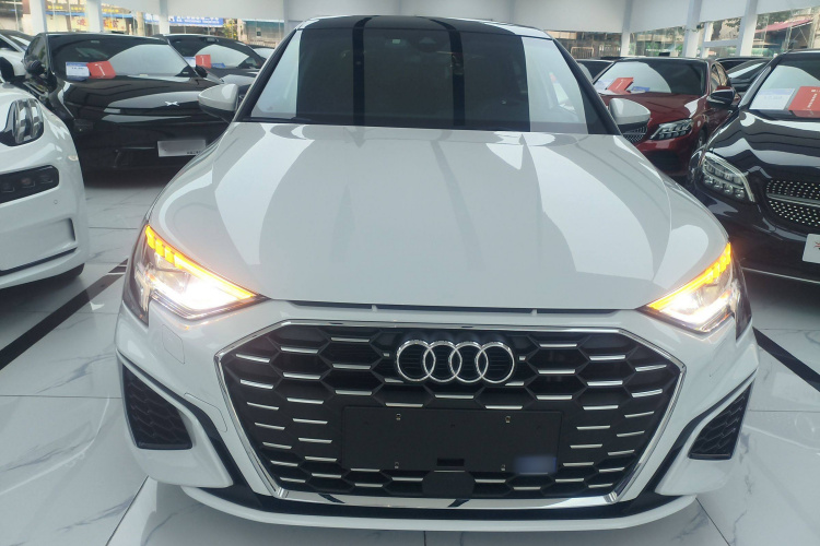 奥迪A3 2023款 A3L Limousine 35 TFSI 时尚运动型车身外观2