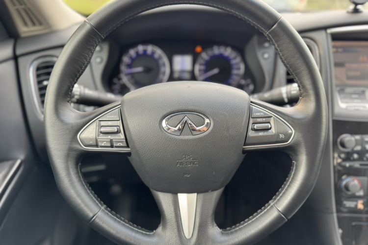 英菲尼迪QX50 2015款 2.5L 舒适版中控内饰7010