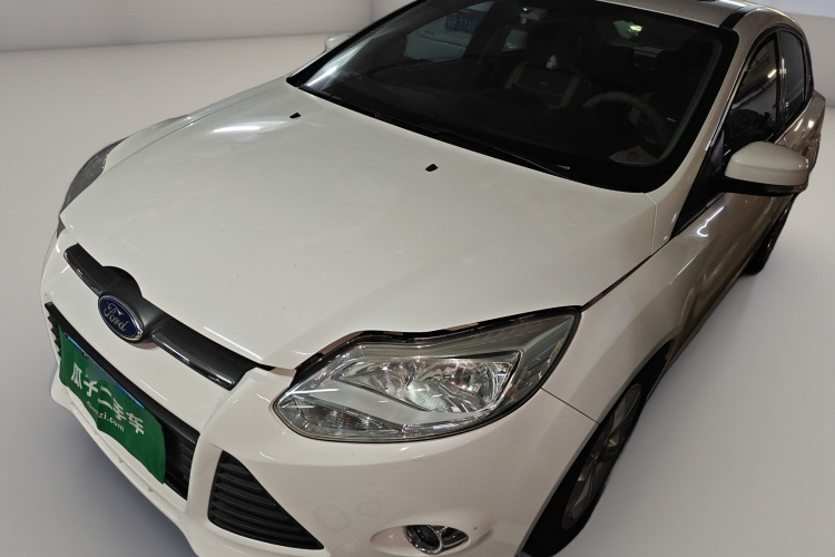 福特 福克斯 2012款 三厢 1.6L 自动风尚型车身外观1