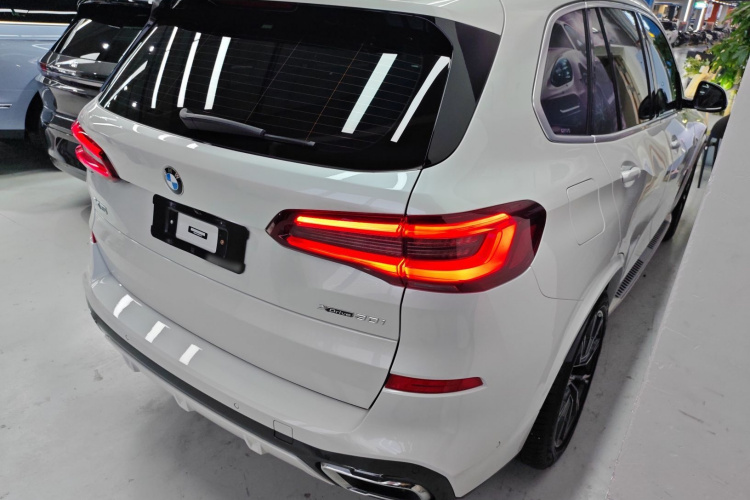 宝马X5(进口) 2022款 xDrive30i M运动套装车身外观6005