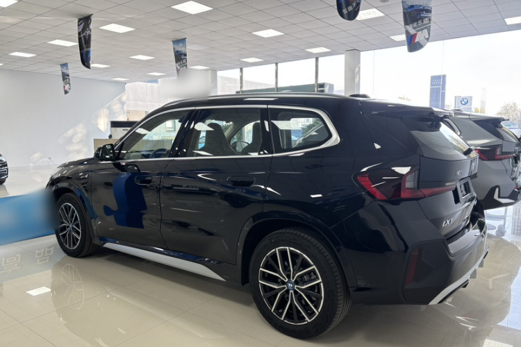 宝马iX1 2025款 eDrive25L M运动套装车身外观6003