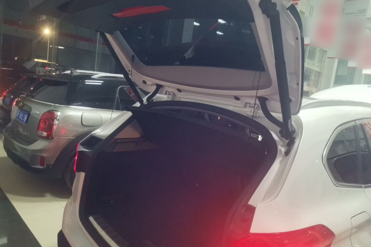 宝马X1 2019款 sDrive18Li 尊享型机舱底盘23