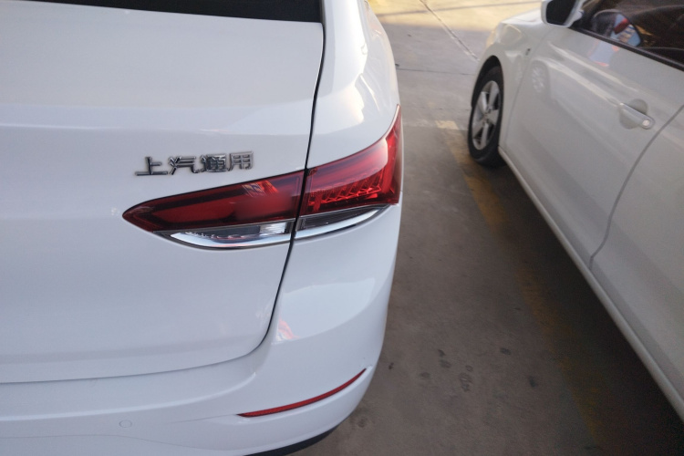 别克 英朗 2019款 15T 双离合进取型 国VI车身外观9